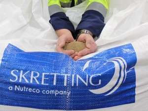 Skretting suspends new projects to Russia