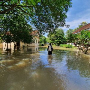 Cambodian Aquaculturist Association offers flood relief support to hatcheries